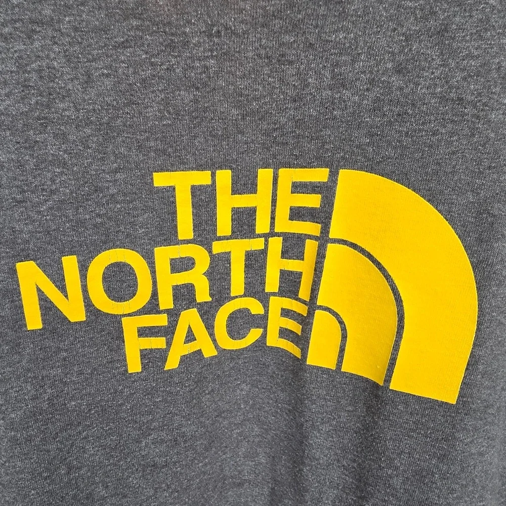 The North Face T Shirt Mens‎ Medium Gray Spell Out Logo Statement Hiking Casual
